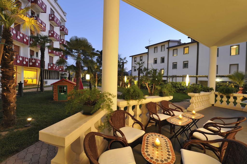 Hotel Jasminum Bibione Kültér fotó